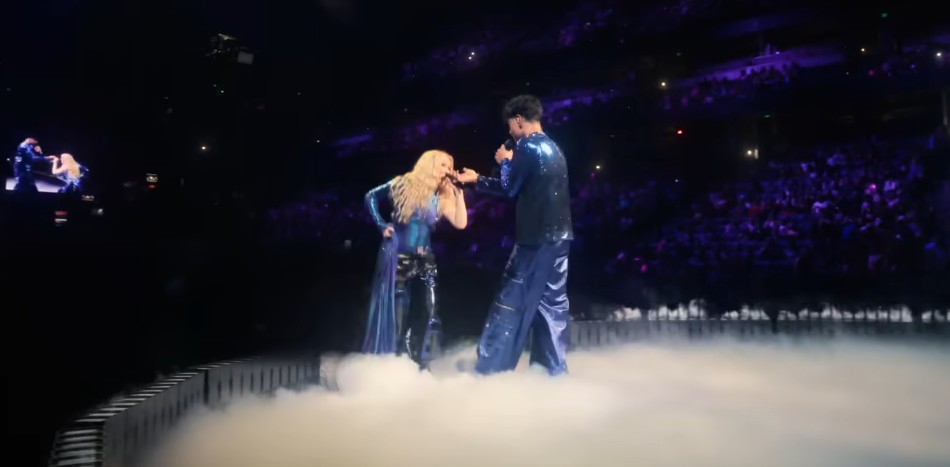 Freya Skye and Malachi Barton performing live